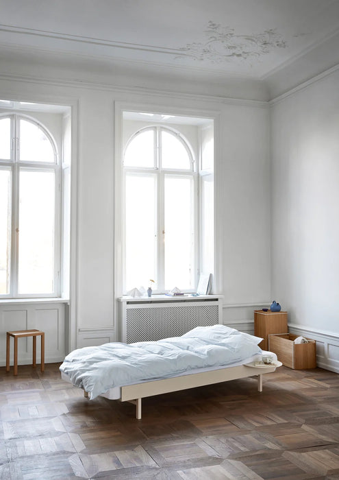MOEBE bed