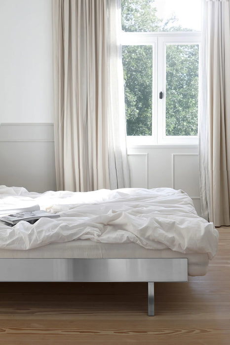 MOEBE bed